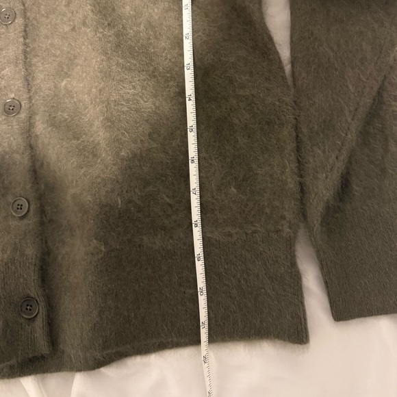 Aritzia Brushed Cashmere Relaxed Crew Cardigan - Picture 6 of 6